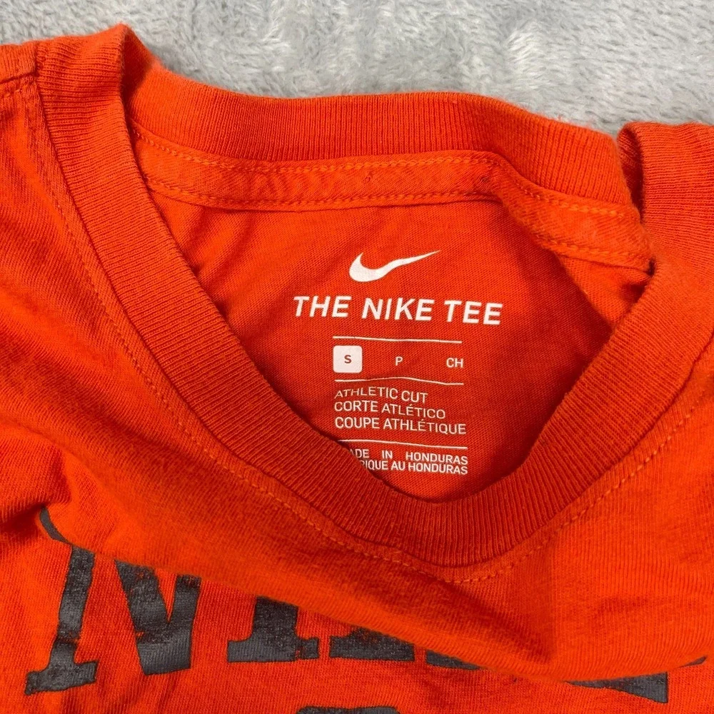 Nike Shirt Mens Small Orange Graphic Logo Athletic Cut Crew Neck‎ Pullover Tee